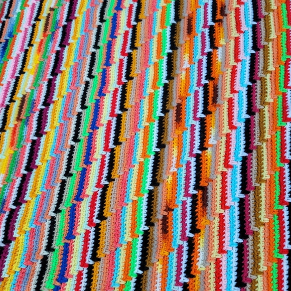 VINTAGE Rainbow Zigzag Crochet Tassel Blanket - Picture 7 of 10